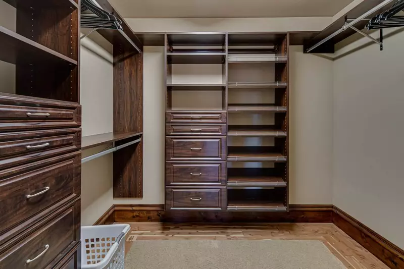 Deschutes Crest has bountiful closet space!