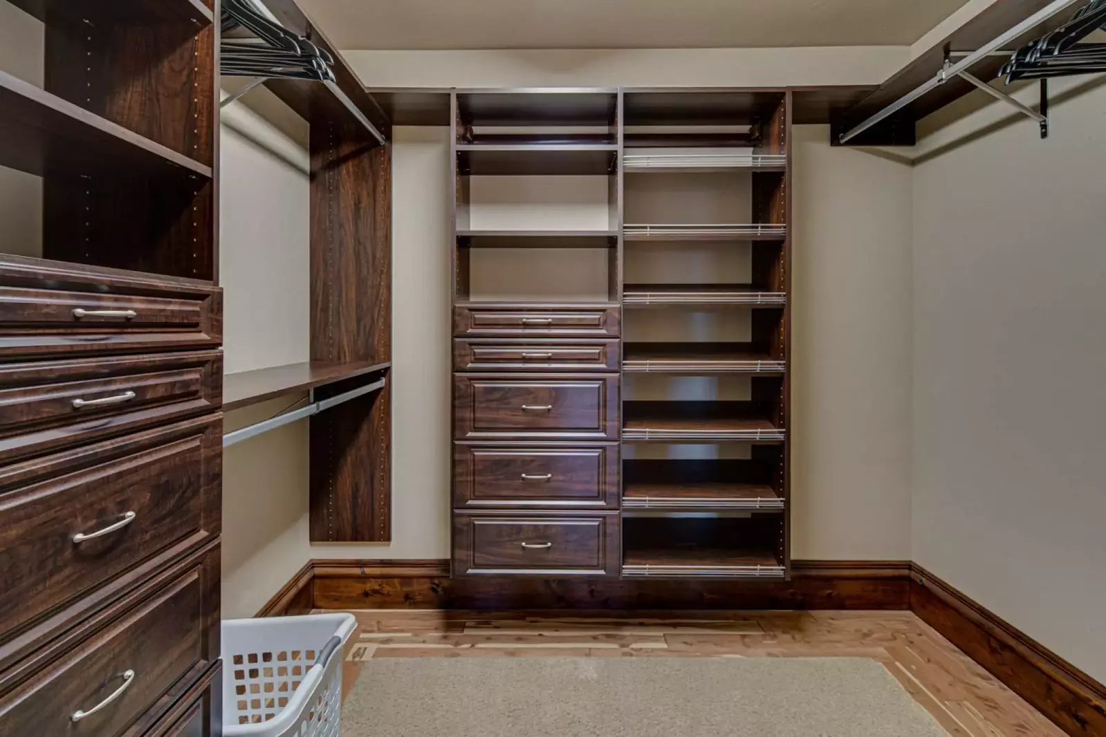 Deschutes Crest has bountiful closet space!