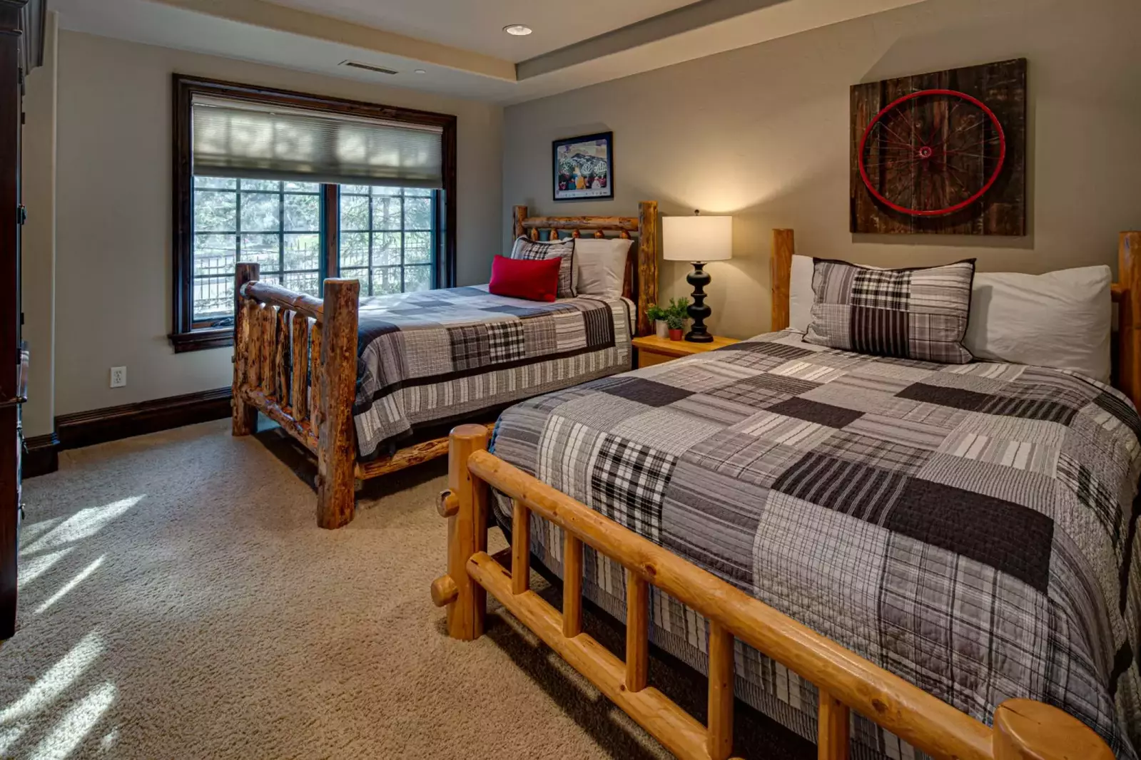 "Very clean and homey. Great sleeping accommodations. Plenty of room, lots of seating. Easily accommodated 6 adults. Fantastic location" - Amy