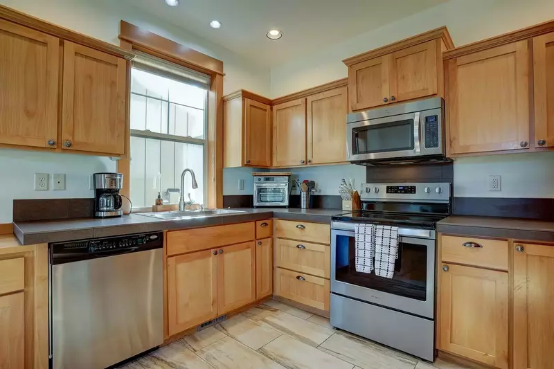 "Kitchen was stocked very well and the beds were comfortable. Would highly recommend this place!" - Debbie