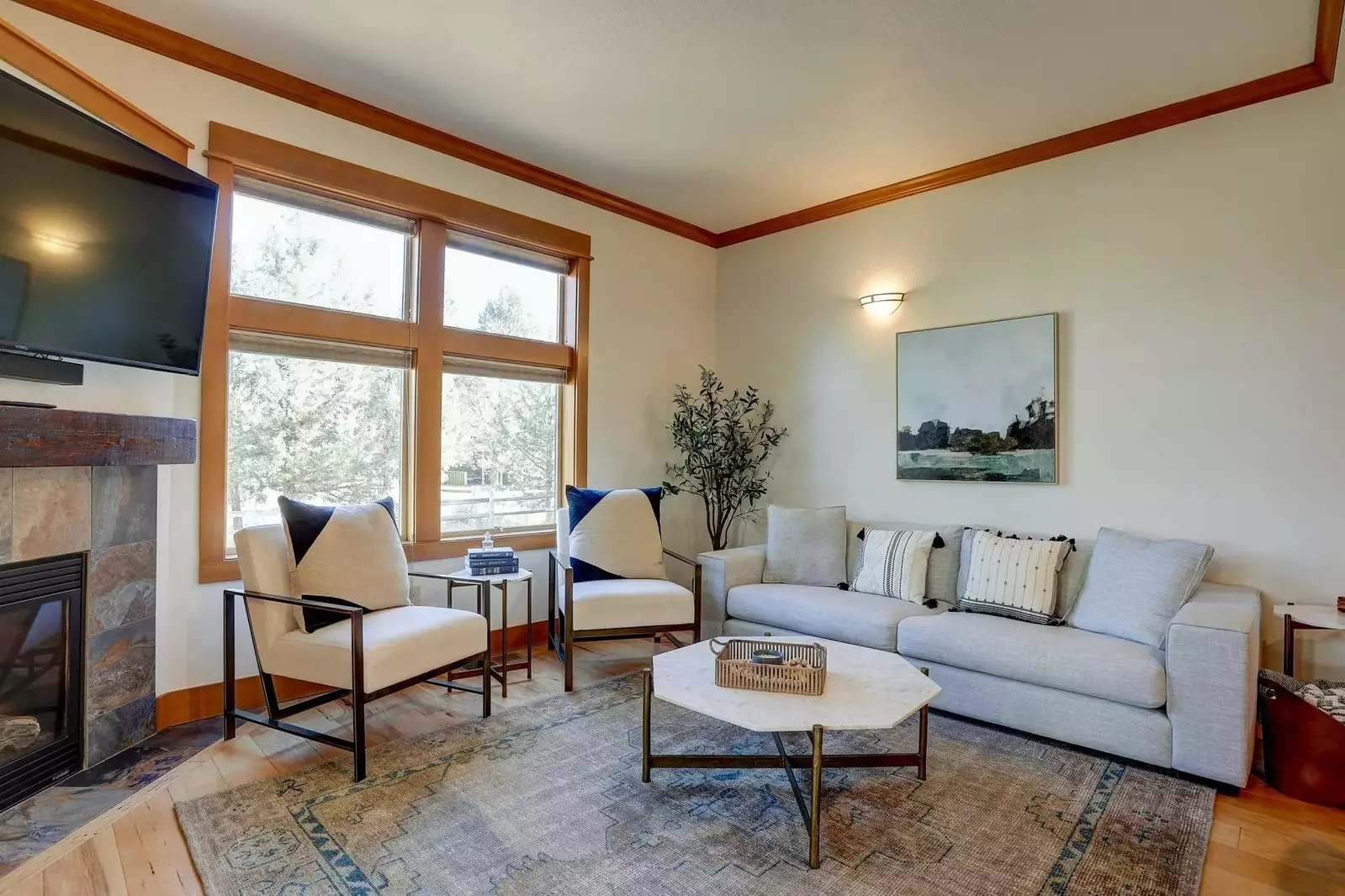 "Beautiful place to stay for a family vacation. The owner was so prompt with all my questions. The house itself is so cute and was so clean" -Kimberly