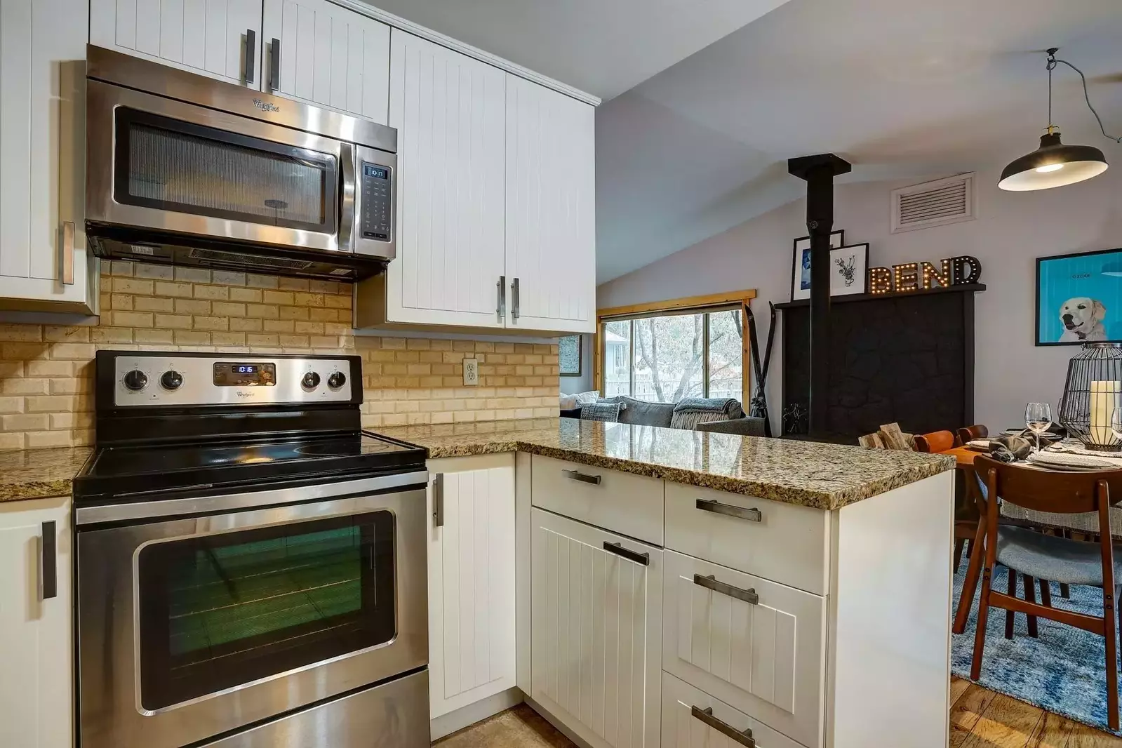 This kitchen comes with all upgraded appliances and plenty of work space.