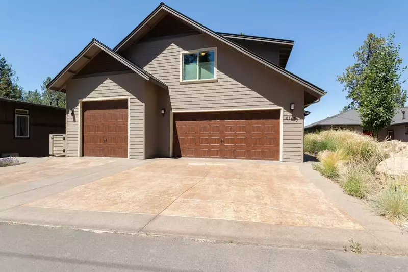 Bring on the snow in the winter!  Heated driveway and adjacent walkway means you're first in line at the lift.