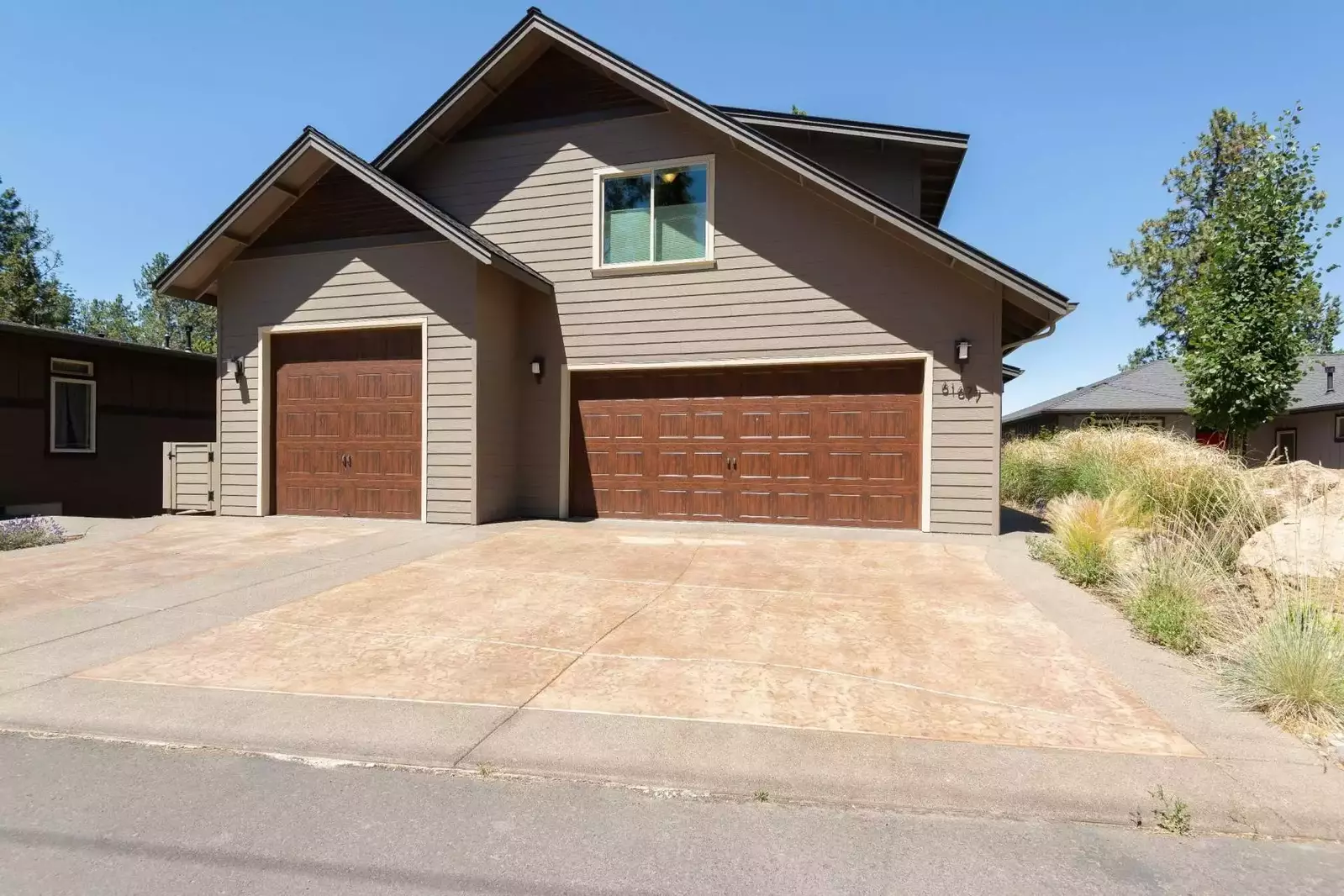 Bring on the snow in the winter!  Heated driveway and adjacent walkway means you're first in line at the lift.