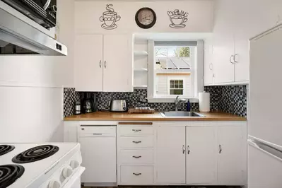 Cook a delicious meal in this fully equipped kitchen.