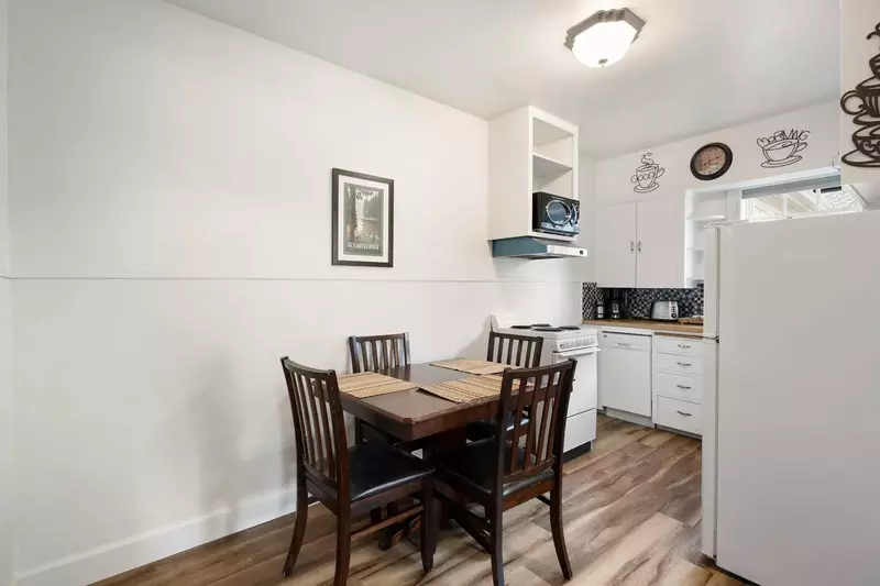 "Great place to rest after a day trip to Crater Lake, Umpqua Hot Springs, or Smith Rock." - Danielle