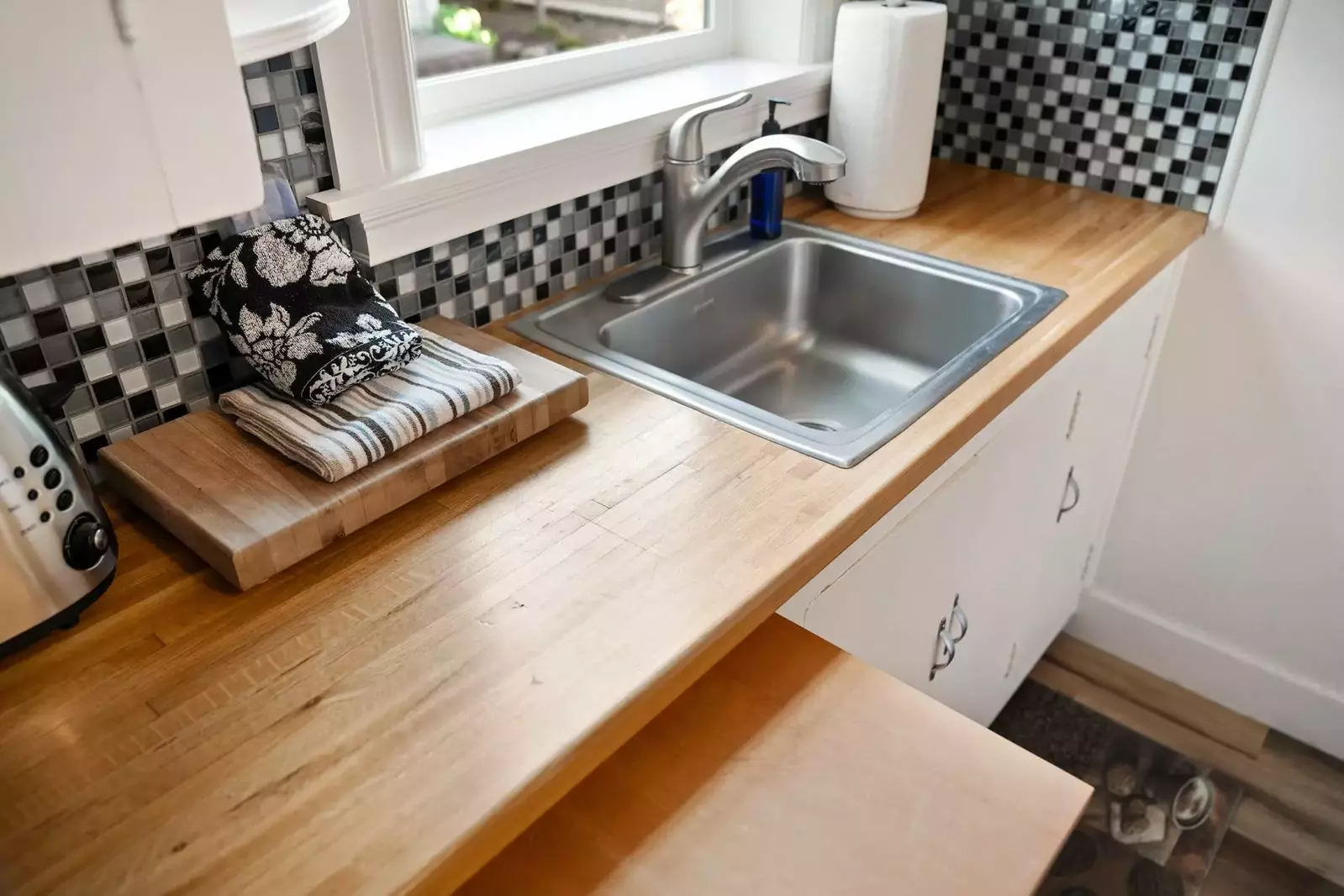 "What a beautiful cottage with a perfect location - right across from the river and so close to breweries." - Lucia