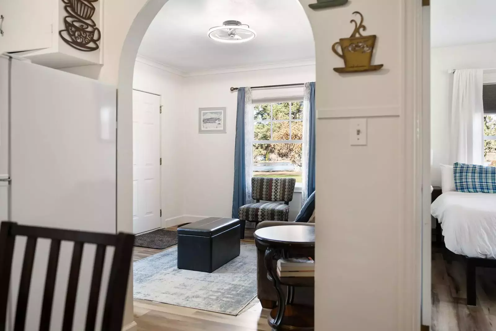 PERFECT Location. Across the street from the park and river. walking distance to downtown. Really enjoyed our stay and we can't wait to come back -Tom