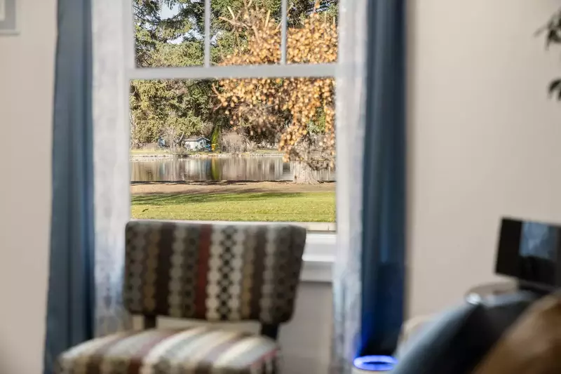 "Close to everything you could ever need. Walking distance to downtown, old mill, and so much more! Highly recommend for a couple" - Lacey