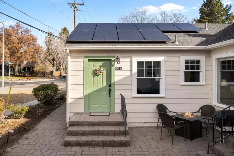 "Well maintained cottage with easy checkin. Walking distance to some cool spots in Bend. Easy parking. Would recommend." - Brian