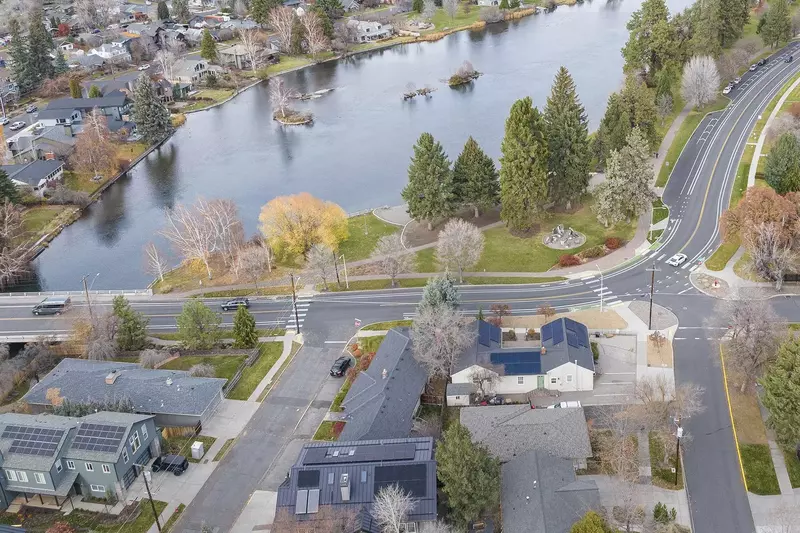 The condo itself has a lovely courtyard and is well appointed with everything you need for a lovely stay. We would absolutely stay here again -Heather