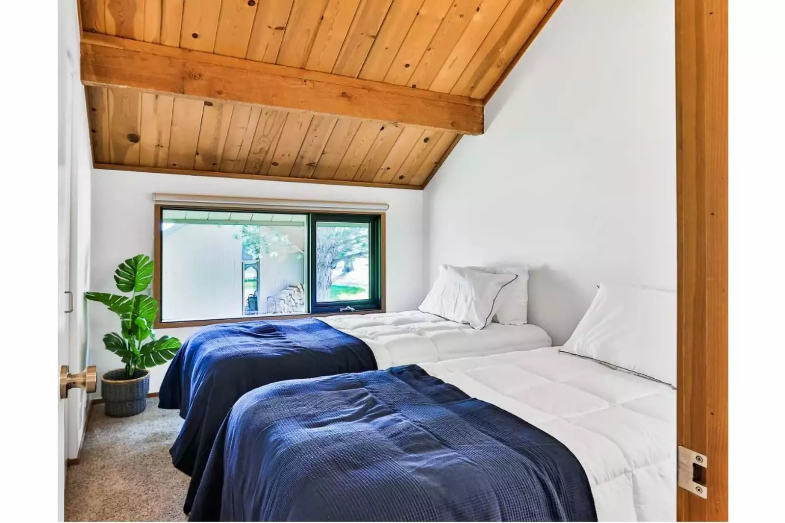 2nd BR with two Full beds that can be combined to make a King