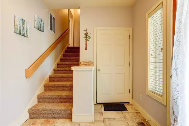 Entryway with Master on 1st level