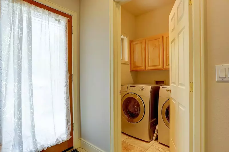 Full size washer and dryer means packing light.