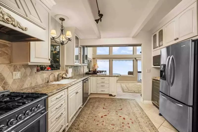 Cook delicious meals for breakfast, lunch, and dinner in this fully equipped kitchen. We suggest grabbing some seafood from a local market.