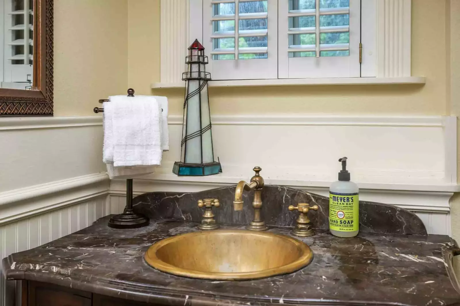 Lincoln City is a vibrant coastal town with ample shops, restaurants, bars, activities, hikes, and more!