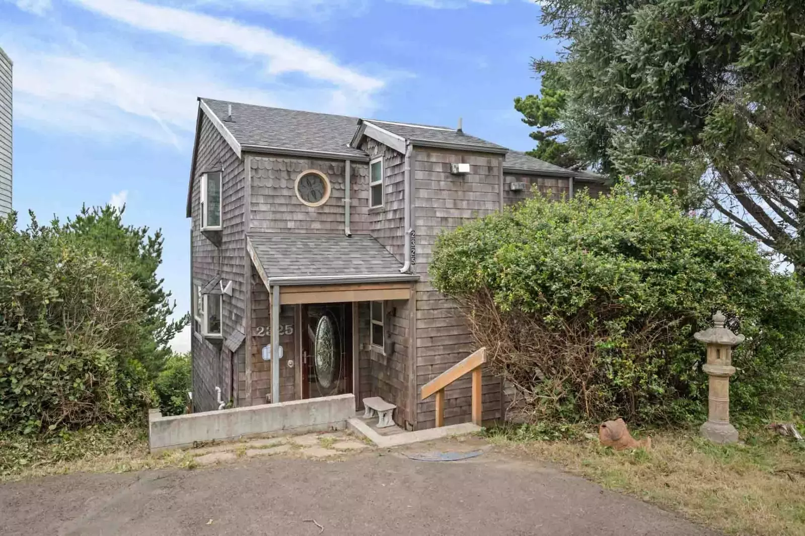 Lincoln City is south of Cannon Beach & Seaside and north of Newport. Use this rental as a base camp to explore the Oregon Coast.