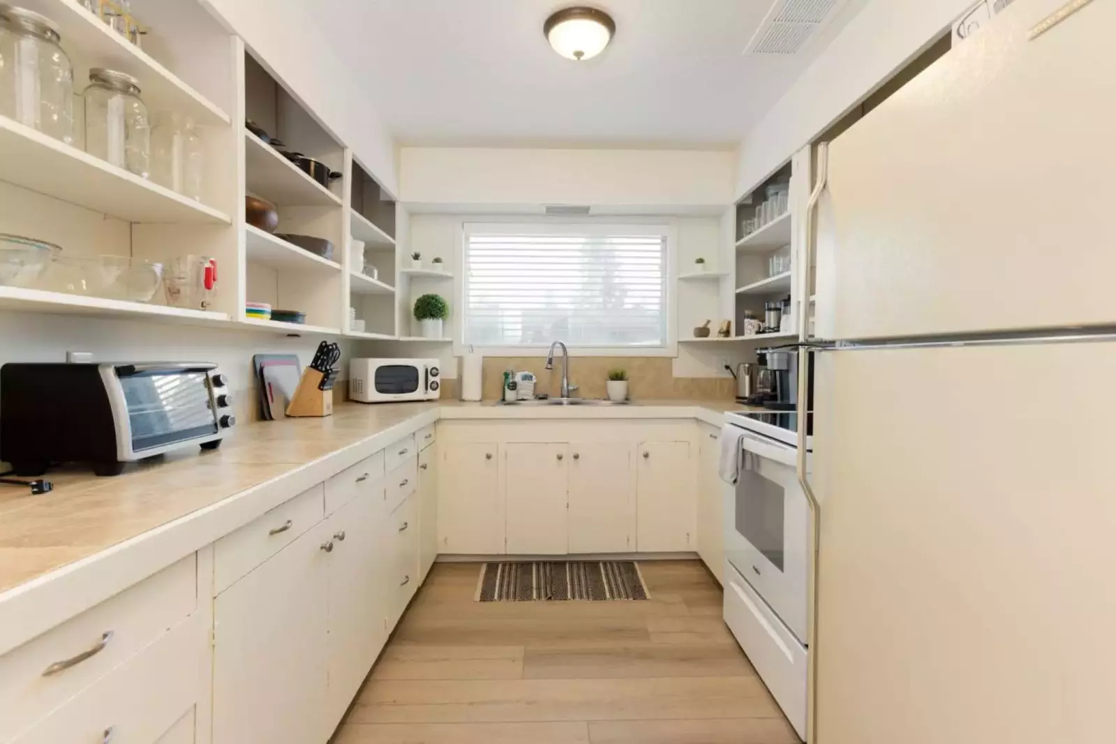 Cook a delicious meal in this fabulous kitchen.