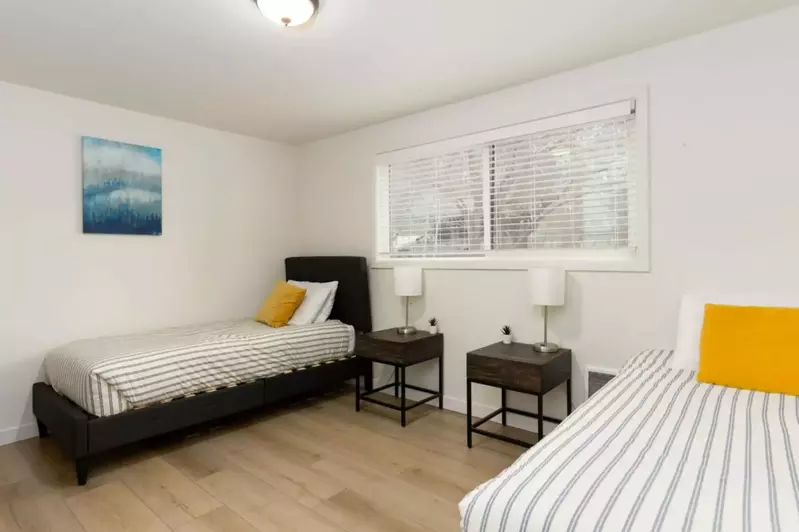 "Location was great, food choices in the immediate area were plentiful. Walkable to Downtown a huge plus." - Mary