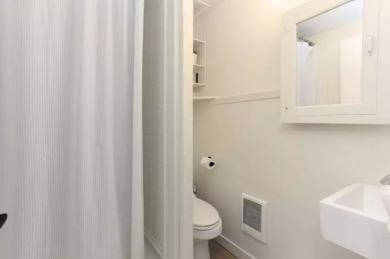 "This property is very well maintained. We had a great time. Very close to restaurants within walking distance." - Greg