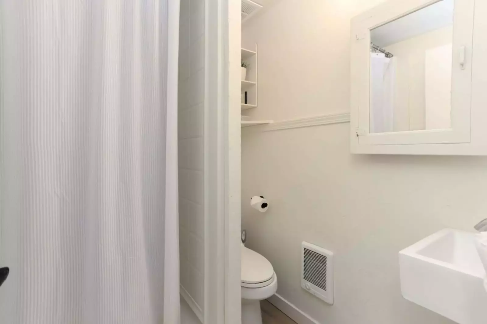 "This property is very well maintained. We had a great time. Very close to restaurants within walking distance." - Greg