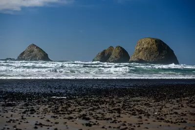 three arch rocks from oregon shore