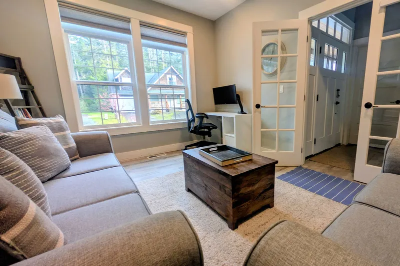 External display provided with an HDMI cable and a USB hub/dongle