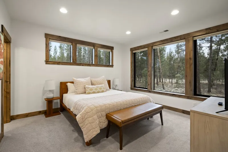 Another comfy bed with a lovely view of nature!