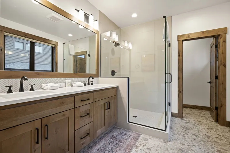With 4.5 bathrooms everyone has ample privacy.