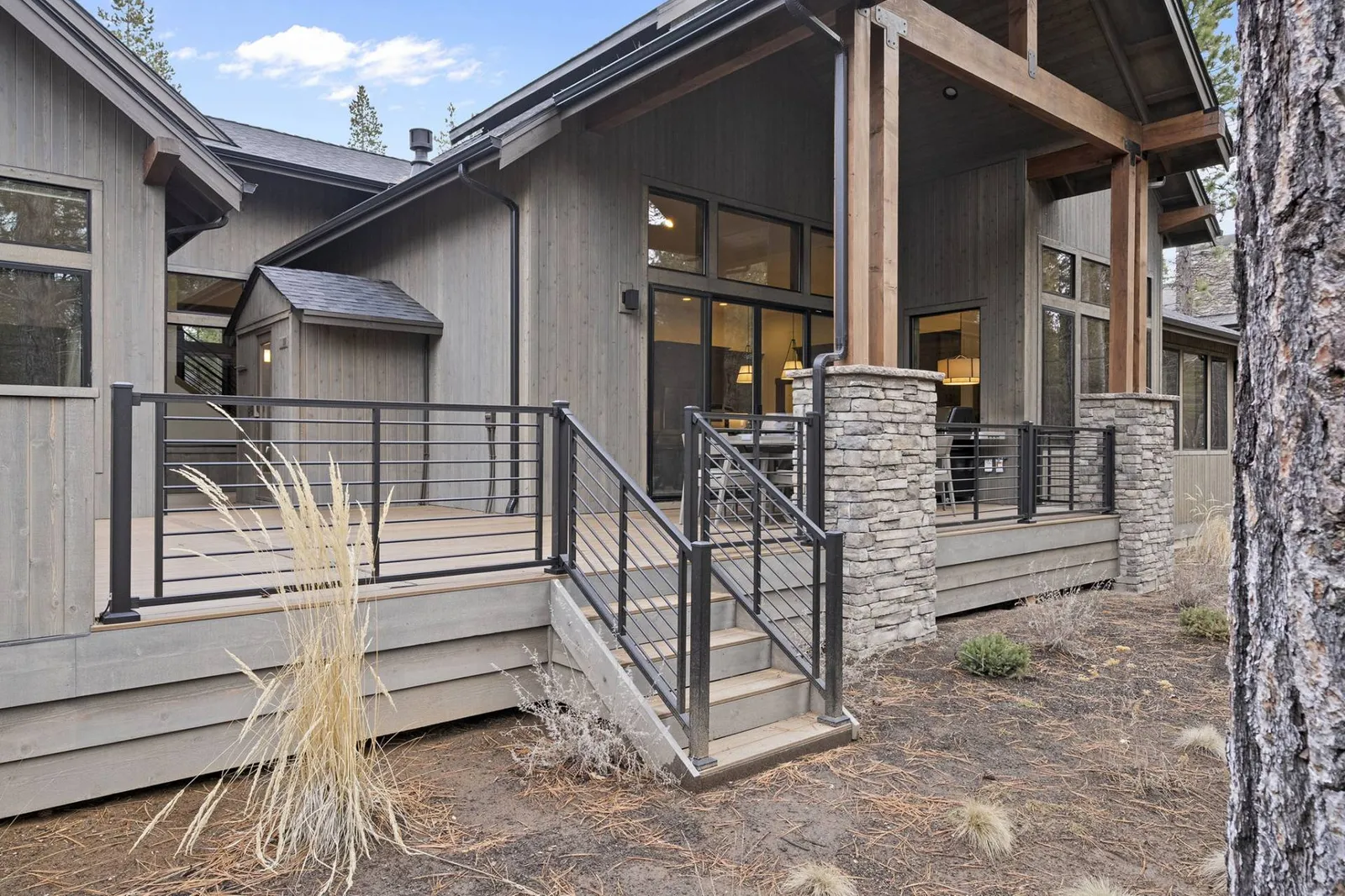 Please reach out with any questions about Sunriver, Central Oregon, or this rental. We hope we get to host you soon!