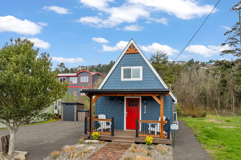 Cozy Coastal Cabin