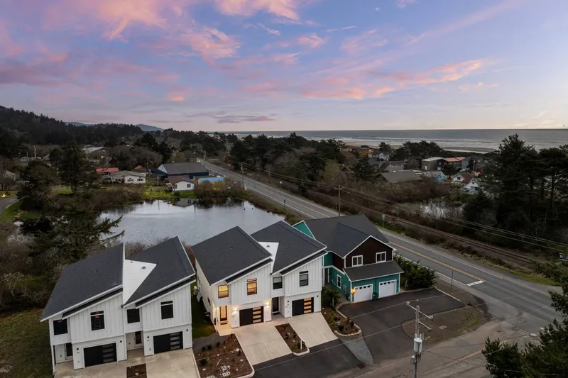 Lake & Laughter Unit 2