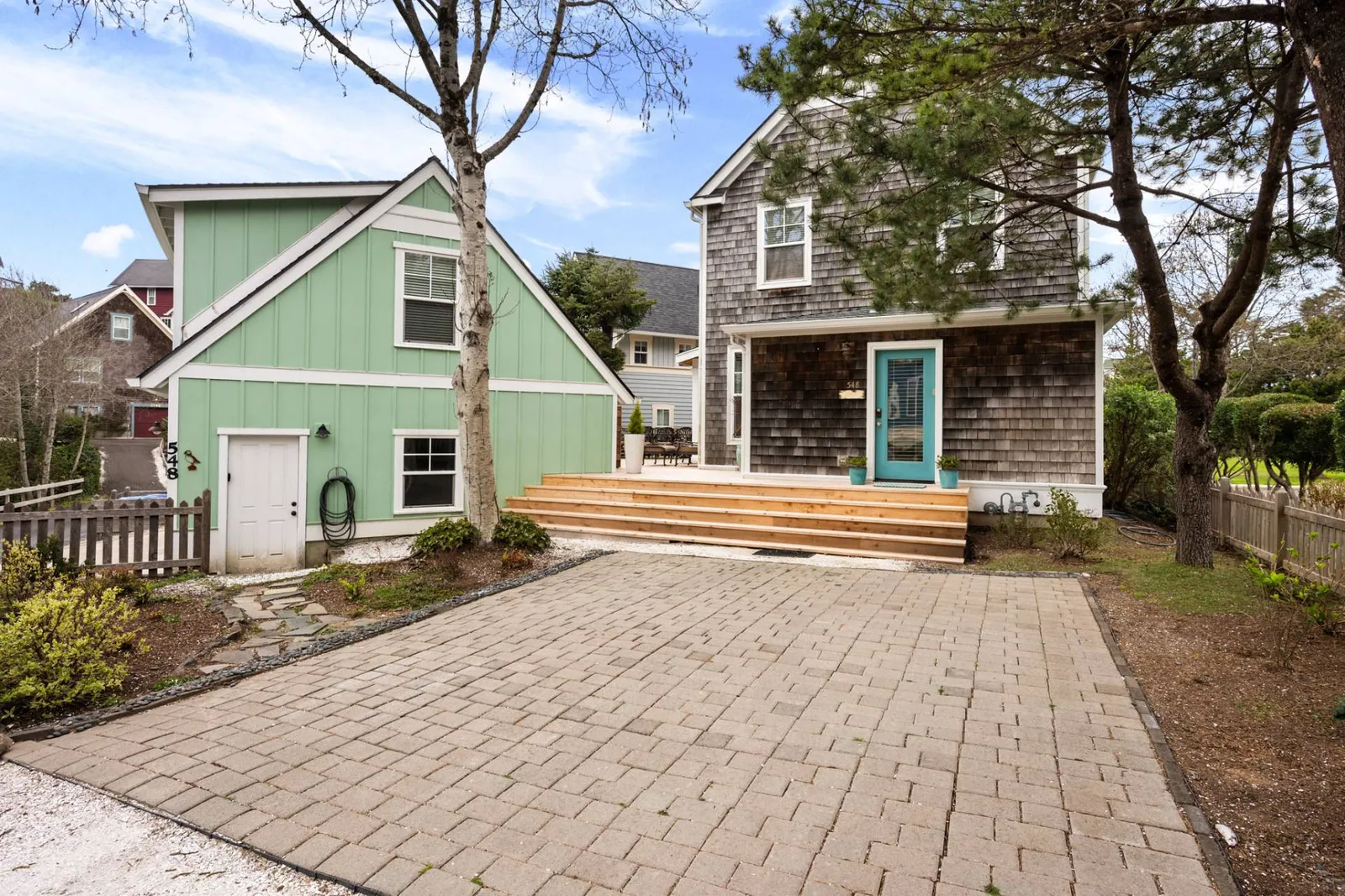 "Your home is nicely decorated making it feel like home and the neighborhood was a very nice & beautiful, day and night." - Trudy