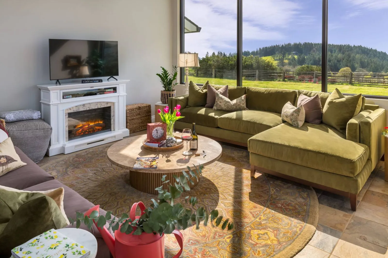 King's Queen has incredible wine country views from wonderfully comfortable rooms.
