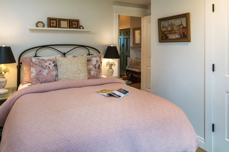 "This place is heavenly! Spotlessly clean. Gorgeous windows and very comfy beds. Wish we could have stayed longer and flagging to return" - Ilene