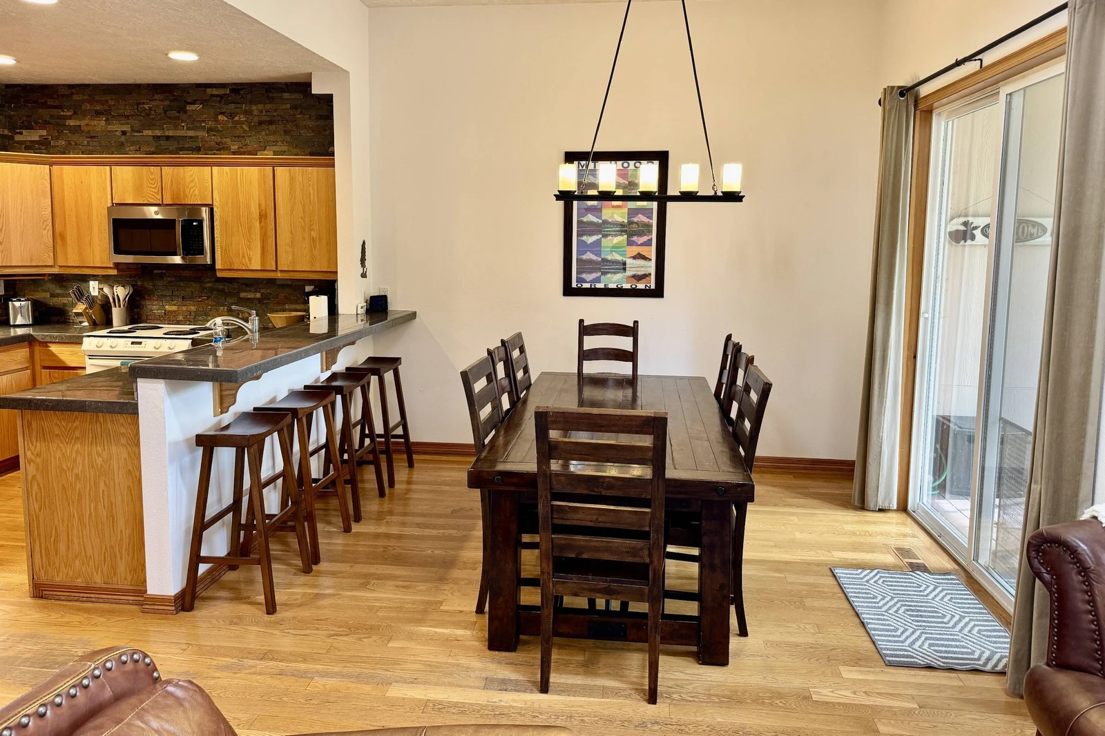 "Everything was clean and there was a perfect amount of space. Towels, toiletries, cookware. Everything was clean and neat." - Elyssa