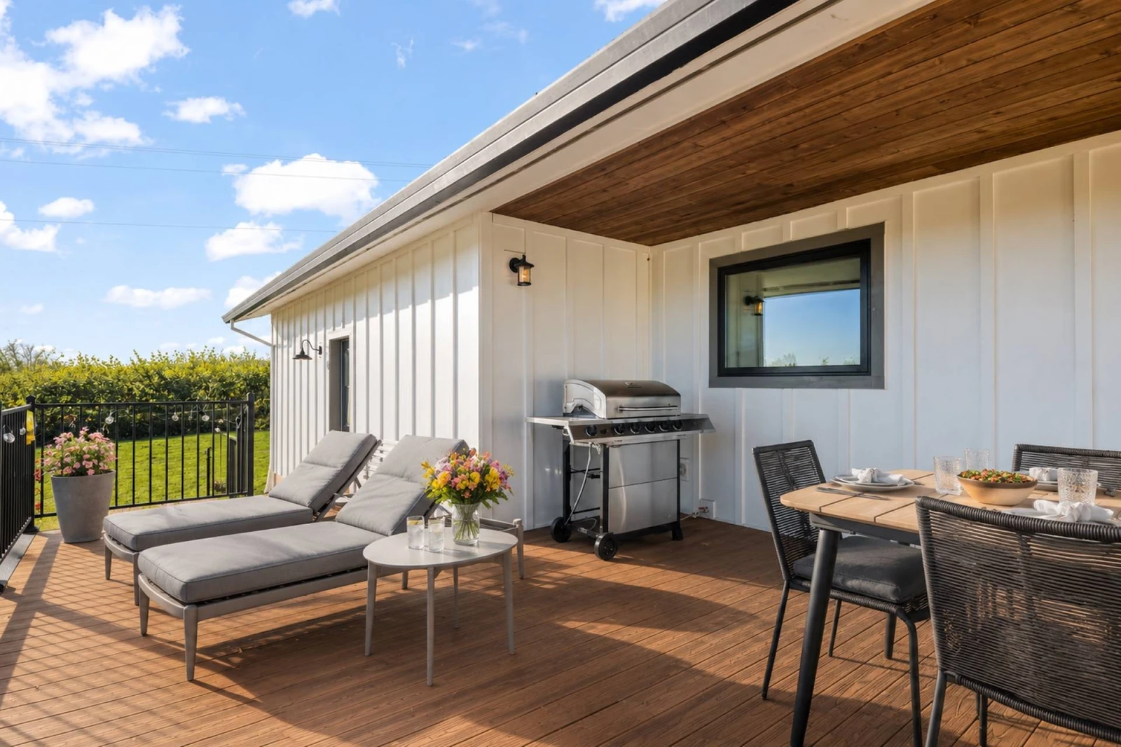 "Perfect spot for our family reunion - we loved sitting on the porch and close proximity to a lot of beautiful wineries and activities." - Allie