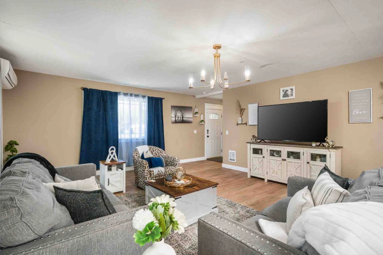 Welcome to Spirit Sueste! Please enjoy this one of a kind rental in the heart of Grand Ronde, OR.