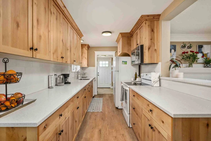 Cook delicious meals for breakfast, lunch, and dinner in this fully equipped kitchen. We suggest grabbing some ingredients from a local farm.