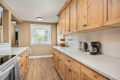Coffee lovers are in luck as this rental provides coffee. There are also cute cafes a short drive away.