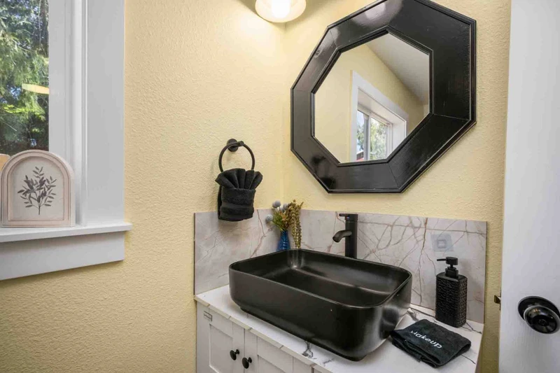 Please reach out with any questions about Grand Ronde, the Willamette Valley and Oregon Coast, or this rental. We hope we get to host you soon!