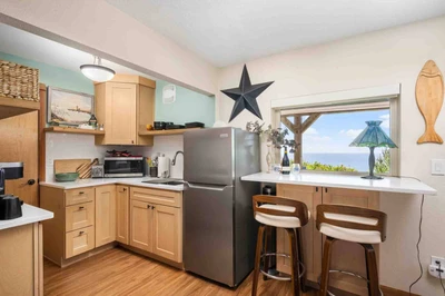 Cook delicious meals for breakfast, lunch, and dinner in this fully equipped kitchen. We suggest grabbing some seafood from a local market.