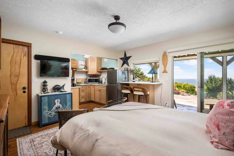 Sea Bluff is an enchanting Oregon Coast retreat.