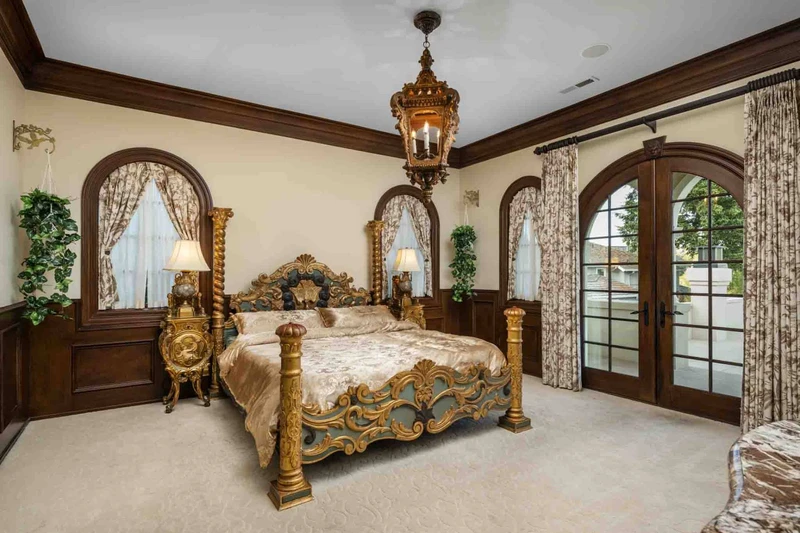 The Venetian Suite - surround yourself with Venetian antiques in this spacious suite in the North Wing. Direct access to the pool & hot tub.