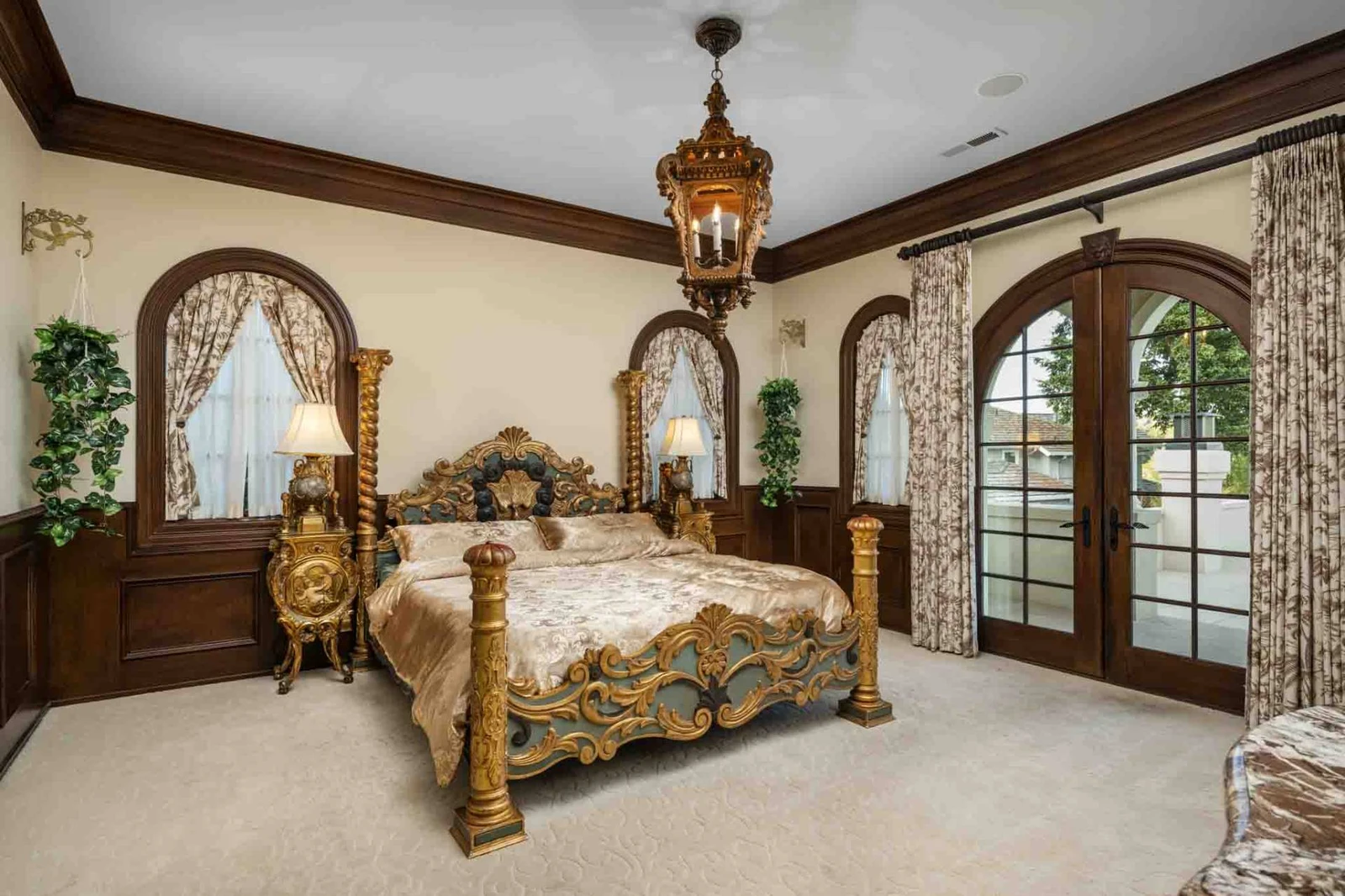 The Venetian Suite - surround yourself with Venetian antiques in this spacious suite in the North Wing. Direct access to the pool & hot tub.