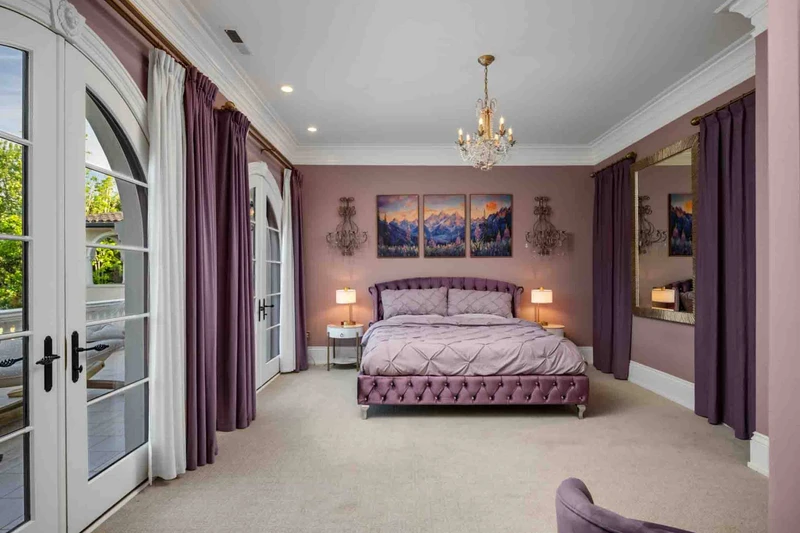 Bathe yourself in the most royal of colors of the Amethyst room as you savor the sun rising over majestic views of the Willamette River.