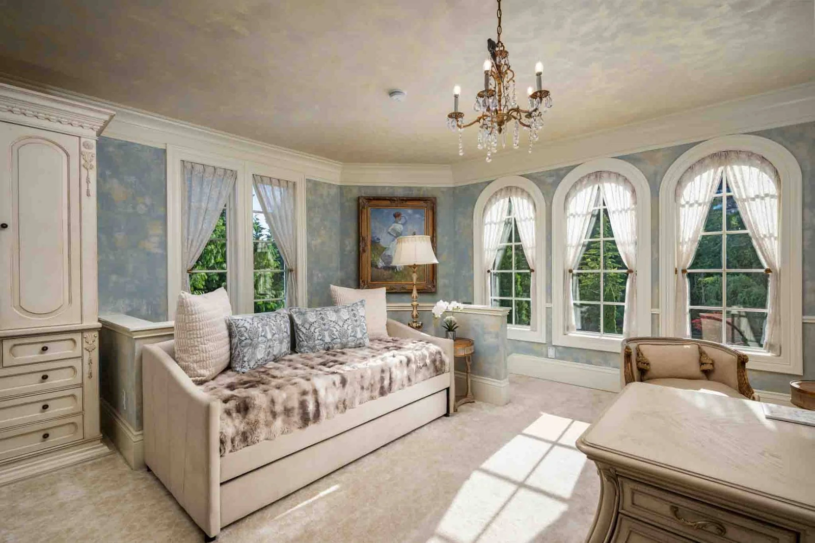 Perched at the very top of Palais de Leon is the Birdhouse, equipped as both an office and a bedroom.