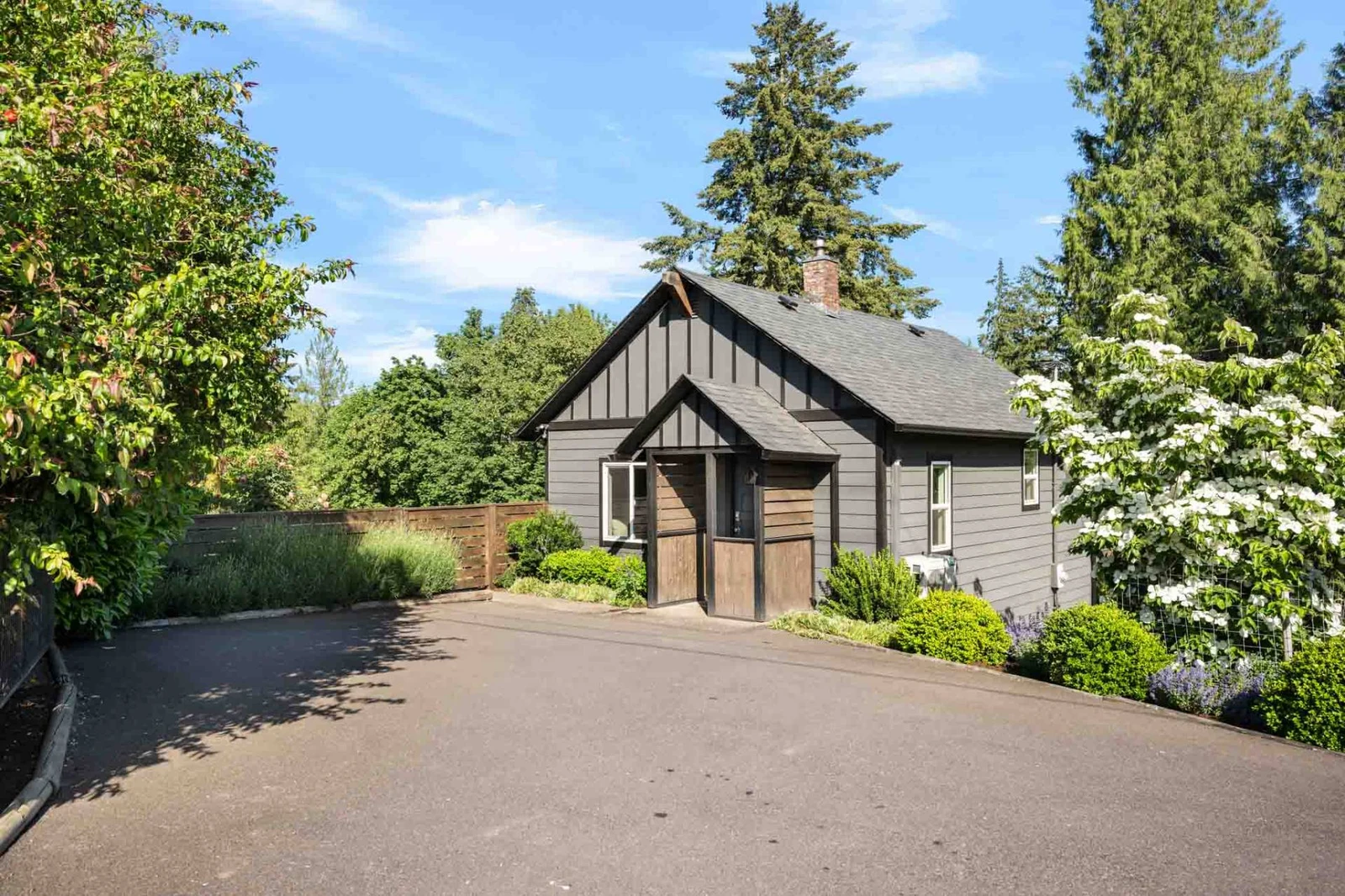 "The land is absolutely stunning with, unbelievable sunsets, deer frequenting the yard and some resident owls." - Justine