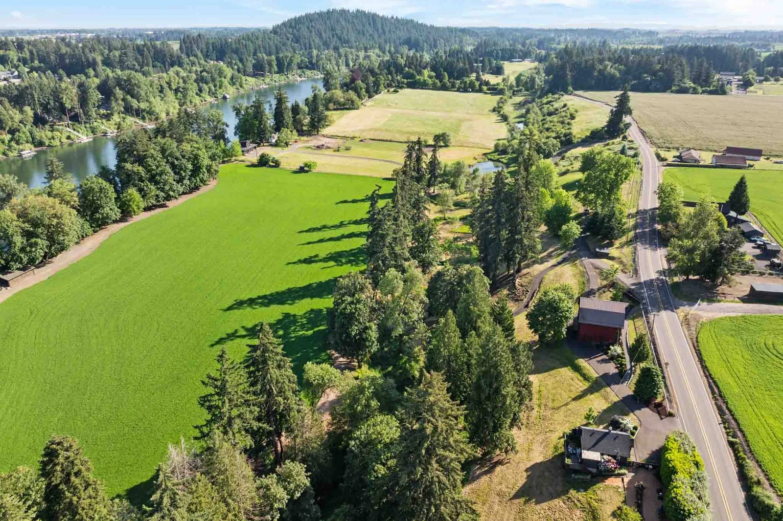 Nice spot centrally located in Willamette Valley wine country. -Carrie D