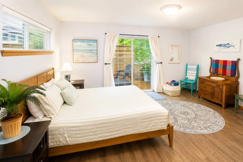 "Perfect old fashion beach cottage. The interior is well furnished. Kitchen well stocked, and beds very comfortable. About 3/4 mi from beach." -George